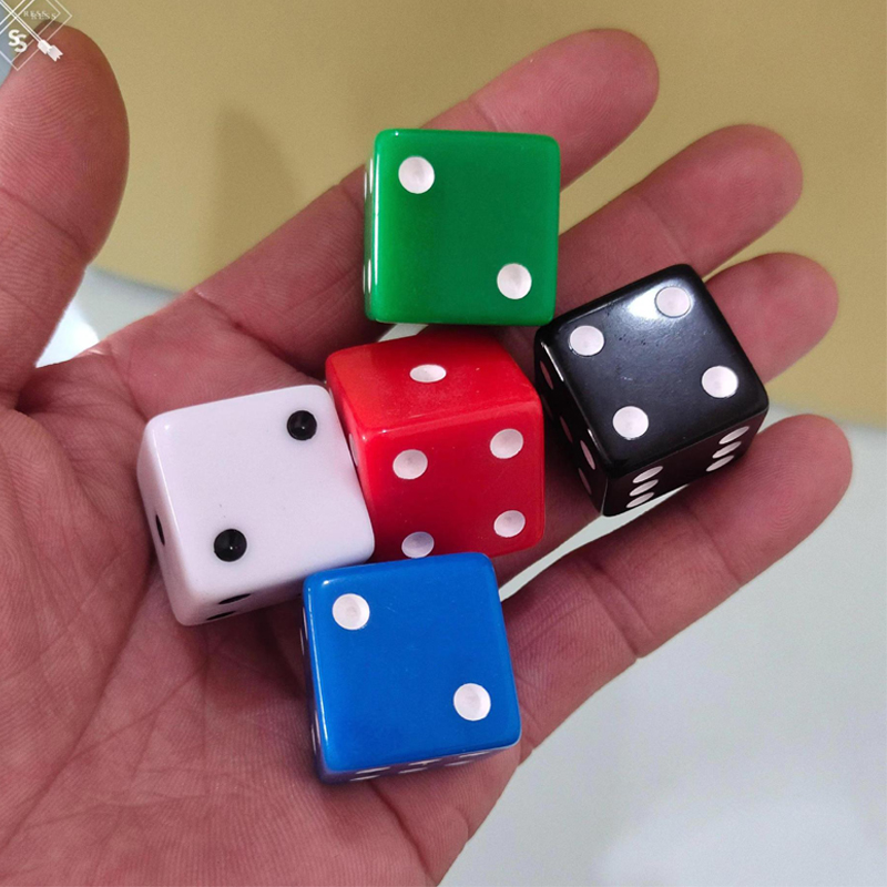 D6 مكعبات النرد المربعة 25 ملل - مراجعة Party Games App وسعره